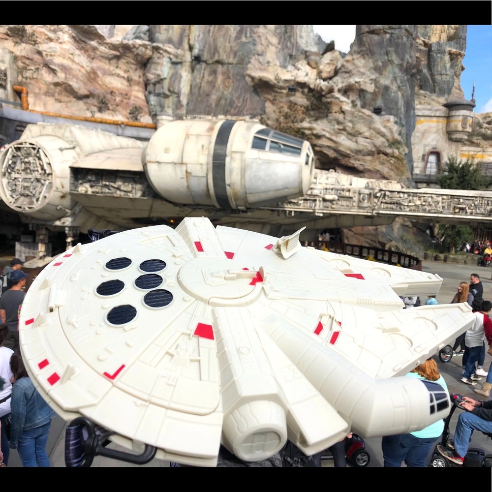 Millennium Falcon popcorn bucket - Picture 8 of 13